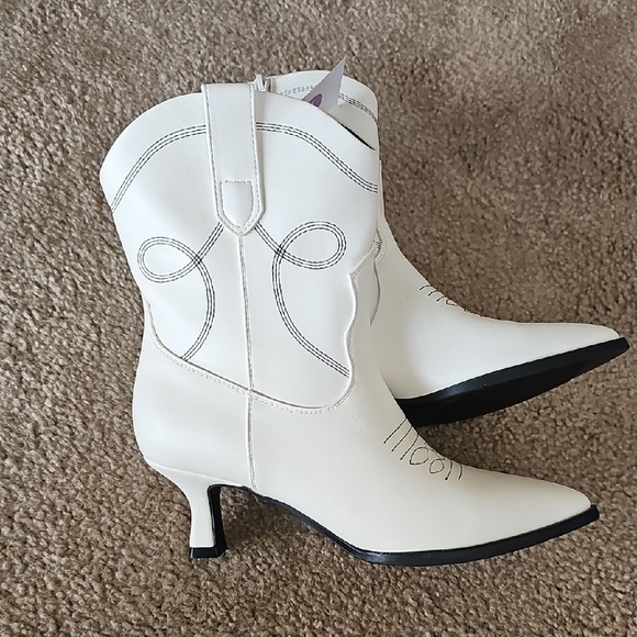Women's White Western Ankle Boots- Size 7.5 - Picture 5 of 6